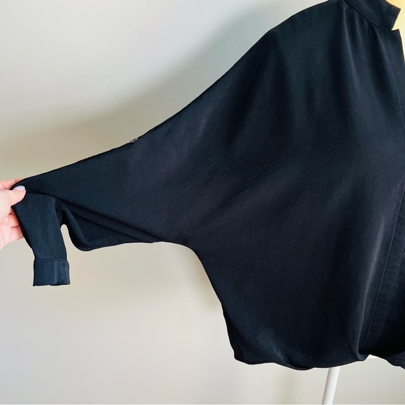 Patrizia Luca twist front dolman sleeve hi-low blouse. - Picture 7 of 7